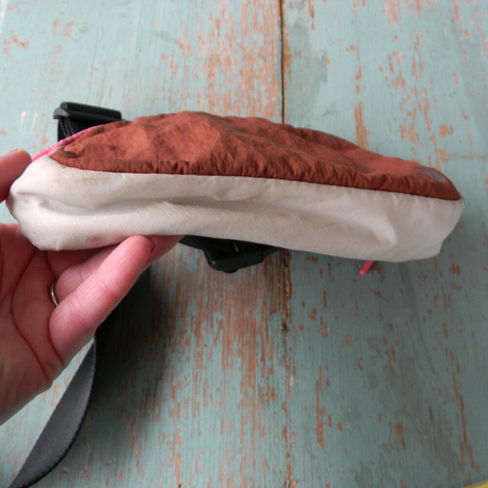 Lululemon Everywhere Belt Bag TERRACOTTA/BEIGE COLORBLOCK - Picture 5 of 9